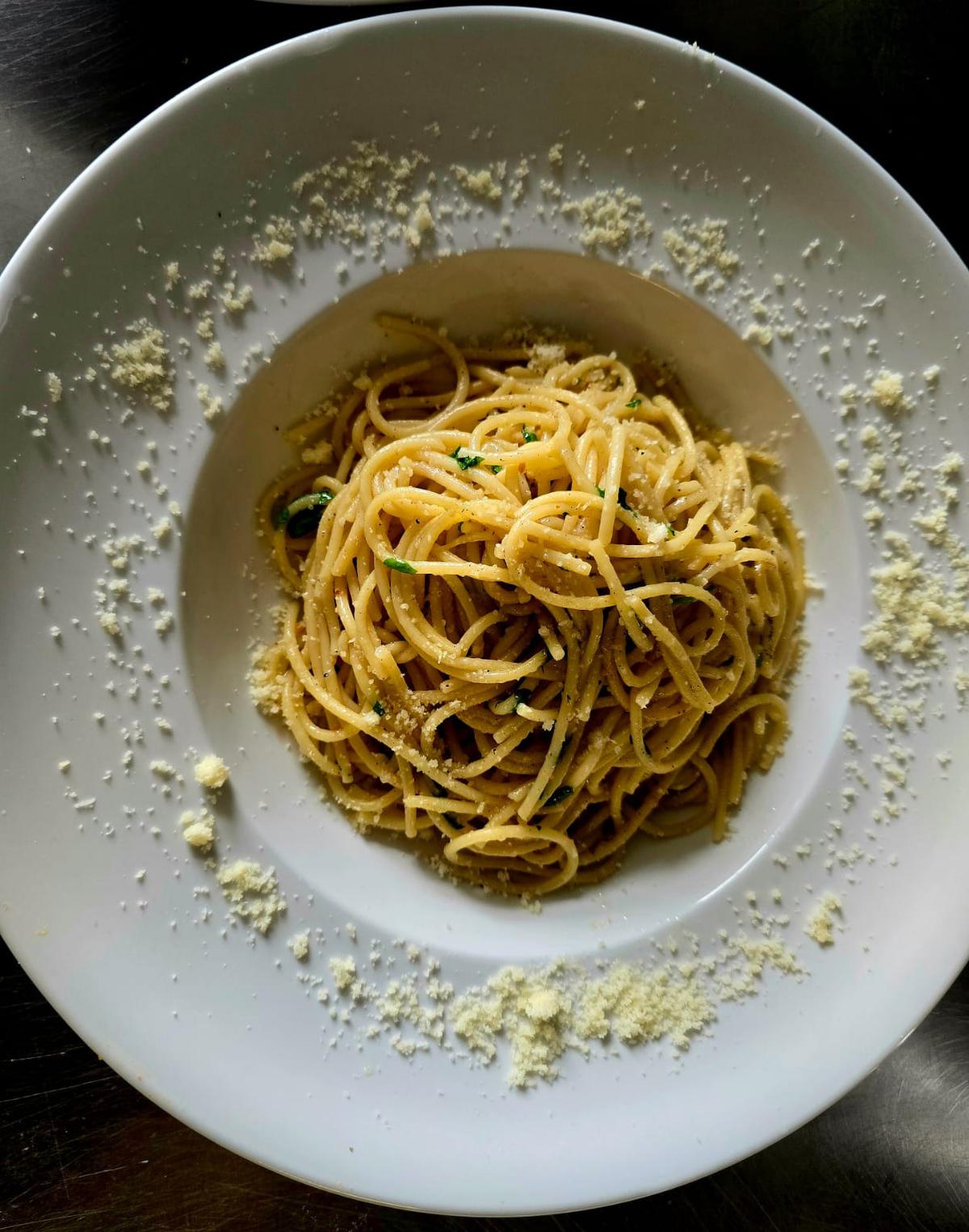 Spaghetti mit Knoblauch, Oliven&ouml;l und Parmesan